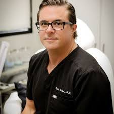 Elizabeth Gunther's Instagram, Twitter & Facebook