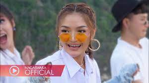 Lagu siti badriah, lagi syantik makin populer. Siti Badriah Lagi Syantik Official Music Video Nagaswara Music Youtube