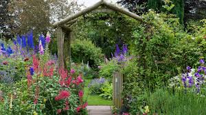 Get the Look: English Cottage Garden (Zone: 3 - 7)