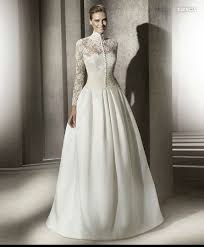 Oder du wurdest als trauzeugin oder brautjungfer auserwählt? Reminds Me Of Grace Kelly Www Pronovias Com Brautkleid Lange Armel Hochzeitskleider Aus Satin Kleid Hochzeit