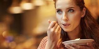 Così impara a prendere per il culo. Ho Mangiato Troppo Ecco 4 Aiuti Naturali Per Digerire Bene