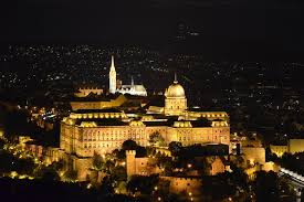 Budapest ha 9 bagni medicinali e 123 sorgenti termali. Tour Notturno Di Budapest Con Cena E Spettacolo Folcloristico 2021