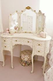 15 Beautiful Homes That Are Sure To Make Your Heart Skip A Beat Shabby Chic Vanity Shabby Chic Room Shabby Chic Dresser