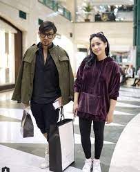 Harga kaos putih nagita slavina ini bikin gemeteran, mahal amat. Habiskan Rp 16 Juta Nagita Slavina Belanja Apa Showbiz Liputan6 Com