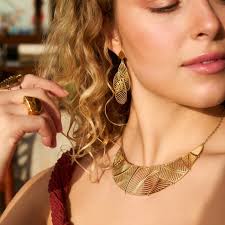 Miriam Moon-shaped Piercing