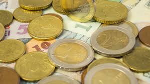 Taux de change en euro pour une unité de la devise : Euro A Ajuns La Un Nou Maxim Istoric Cursul Afisat De Bnr 4 8879 Lei Euro