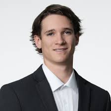 Darcy Holding's Instagram, Twitter & Facebook