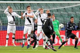 Początek fazy pucharowej choć te najbardziej prestiżowe rozgrywki przebiegały bez większych zakłóceń, to pandemia koronawirusa znów daje o sobie znać i teraz pojawiają się problemy, by rozgrywać mecze tak, jak zostało to zaplanowane. Polska Druzyna Juz Nigdy Nie Zagra W Lidze Mistrzow Tak Uefa Chce Zagrodzic Naszym Droge Super Express