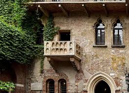 Collocato a 450 metri dalla casa di giulietta, l'hotel a 3 stelle hotel giulietta e romeo ***s verona offre le camere non fumatori a 5 minuti di passeggiata dal monumento romeo e da giulietta. File Balcone Di Giulietta A Verona Jpg Wikimedia Commons