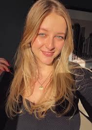 Hey Fam.... I'm any afro and dancehall Artist Nashie Lyon by name from Zim  but based in S A...please kindly follow me