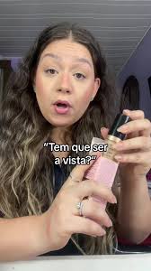 Desespero da Fatura do Cartão: Consumismo e Maquiagem em Foco