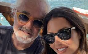 Il figlio di elisabetta gregoraci e dell'imprenditore ha festeggiato con mamma, papà e qualche amico. Elisabetta Gregoraci E Flavio Briatore Non Solo Mano Nella Mano La Testimonianza Clamorosa In Pubblico Libero Quotidiano