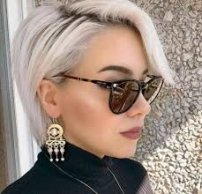 La première chose à savoir est que les cheveux courts seront super populaires en 2020. Coupes De Cheveux Courts Femm Home Facebook