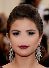 16 Celebrities That Prove How Much Difference A Nose Makes Selena Gomez Face Shape Met Gala 2014 Bad Makeup