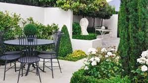 How To Make The Most Of Your Courtyard Courtyard Garden Nz House And Garden Small Courtyard Gardens