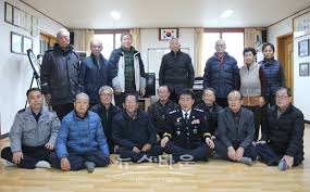 G7서 겉도는 'b급 사진' 日서 화제. ë¬¸í¥ì‹ ì²­ì–'ê²½ì°°ì„œìž¥ ì§€ì—­ê²½ì°°ê´€ì„œ ë° 10ê°œ ì ë©´ ë…¸ì¸íšŒê´€ ë°©ë¬¸ ë‰´ìŠ¤íƒ€ìš´