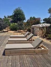 Le bain de soeil en teck lombok vous propose un position totalement allongée, une tablette latérale pour votre cocktail et des roulettes. 20 Meilleures Idees Sur Bain De Soleil Palette Bain De Soleil Mobilier De Salon Palette