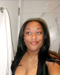 Hi everyone! My name is Aoife (pronounced ee-fuh) and I am an 18 year old  student at the royal oak OCC campus. I am looking for a room in the royal  oak