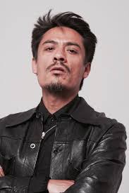 Roberto Peralta's Instagram, Twitter & Facebook