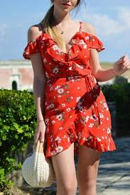 Women should ditch crop tops by the age of 34 (even if they have a stomach like gwen stefani). What Style Dress Is Best For A Big Belly