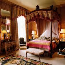 Canopy Bed In English Manor House And Twin Black Leather Chairs Quartos Inspiracao Tradicional