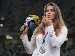 Oszczepniczka, nagrodzona tytułem odkrycia roku i niespodziewanie druga w rankingu złote kolce, szturmem wdarła. 892u62jbzkhspm