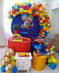 ivana patricia no instagram locacao de painel redondo cilindros bandejas in 2020 circus birthday party birthday background kids birthday party