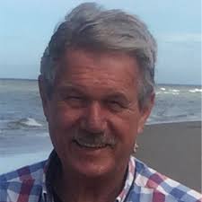 Elf jaar vloog Frank Moorman als straaljagerpiloot bij de KLu, daarna zette  hij zijn leven van de lucht voort bij KLM. Was de F-16 in zijn tijd bij de  luchtmacht zijn absolute