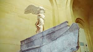 Foi criada por volta de 190 a.c possuindo 3,28 metros de altura. Uma Das Grandes Damas Do Louvre A Vitoria Alada Da Samotracia Na Janelinha Para Ver Tudo