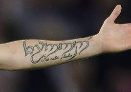One tattoo that may accurately represent your personality would be your zodiac sign; Wm Tattoo Quiz Erkennen Sie Den Bad Boy Der Spiegel