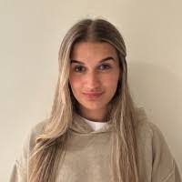 Mae Crook's Instagram, Twitter & Facebook