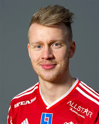 Kapten Olausson stannar