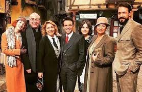 Regista, attori, sceneggiatori e il segreto è una serie tv con maría bouzas, sandra cervera, ramón ibarra, mario martin, maribel. Aurora Guerra Insieme Al Cast De Il Segreto Gogo Magazine