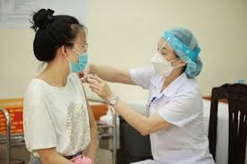 Riêng hôm qua (17/6) hơn 200.000 người được tiêm phòng. H23dmmbocflr6m