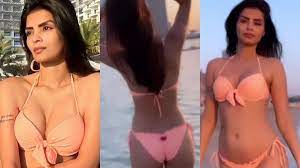 HOT! Sonali Raut Goes Bold As She Ties Her Bikini Strings on Beach in Sexy  Video; Watch - News18