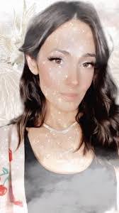 Taylor Swan's Instagram, Twitter & Facebook