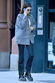 These 5 Basics Are The Secret To Kendall Jenner S Amazing Casual Looks Kendall Jenner Outfits Casual Kendall Jenner Street Style Kendall Style