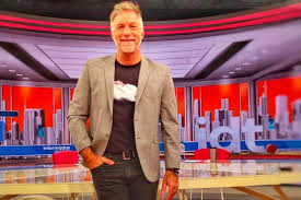 Sin embargo, el bombazo llegó media hora antes de que comience el programa conducido por mariano. Horacio Cabak Abandono La Casa Familiar Y Contrato A Fernando Burlando Tras El Escandalo