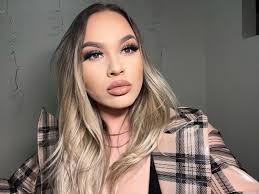 GREETINGS!✨ I just moved to AZ from the Midwest where I was modeling for  over 3 years with an agency and freelance. Due to the Midwest being  e-commerce focused I had to