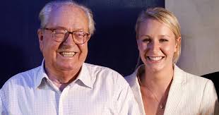 He graduated from faculty of law in paris in 1949. Jean Marie Le Pen S En Prend Desormais A Sa Petite Fille Monde 7sur7 Be