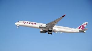 दोहा से डबलिन जा रहे Qatar Airways की फ्लाइट में टर्बुलेंस से अफरा-तफरी, 12  यात्री हुए घायल - 12 injured as turbulence hits Doha Dublin Qatar Airways  flight ntc - AajTak
