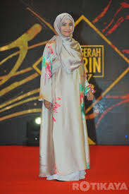 5,912 likes · 3 talking about this. Gaya Selebriti Di Karpet Merah Anugerah Skrin 2017