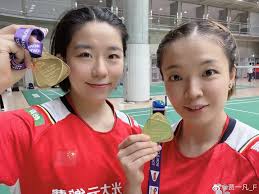 賈一凡：谢谢大家的支持和鼓励，希望你们也可以跟我们一样！一直开心🥳一直努力@陈小白BAOBAO  真是辛苦了，在这里浅浅表扬一下陈文静同学[哇]（私下再狠狠表扬[舔屏]）同时也祝贺@安赛龙ViktorAxelsen  龙哥可以再次获得世锦赛冠军[哇]ps：我俩打你能上十分吗[可怜][疑问 ...