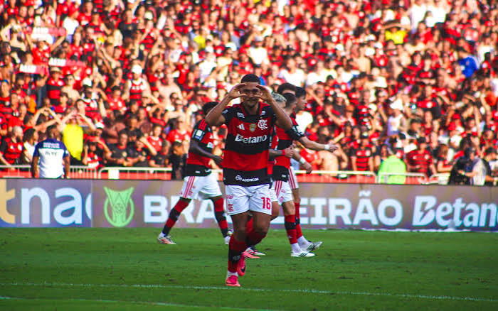Roma oferece R$ 140 milh&otilde;es, mas Flamengo decide manter Samuel Lino - VAVEL Brasil