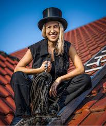 Bochum: Schornsteinfegerin Julia Bothur will Miss Handwerk werden |  Regional | BILD.de