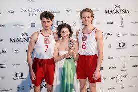 She is daughter of actress lenka termerová and director moris issa. Obrazem Ceskym Lvum Vladly Prevleky A Film Vsechno Bude Ceny Maji Issova I Bokova Aktualne Cz