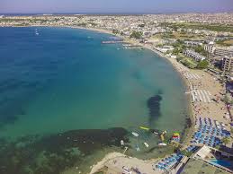 Altınkum altın gibi kumlarından alan didimi yerli yabancı turistlerin gözbebeği yapan efsanevi plaj otel apart pansiyon restaurant tekne turu altınkumda. Didim Altinkum Vision Turkish Properties