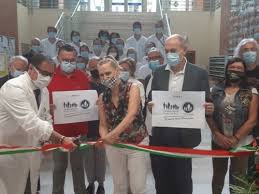 Durante il periodo delle iscrizioni l'ic carlo urbani offre un servizio di supporto per le famiglie prive di. Radiografie Piu Veloci E Precise Con Il Nuovo Macchinario Donato Al Carlo Urbani Comune Di Jesi