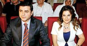 Kız kardeşi aygül demirtaş da hukuk mezunu olup selahattin demirtaş ile birlikte serbest avukatlık yapmıştır. Demirtas Kazanacak T A M A M Mi