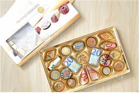 Pralines Monnaies Emballage Cadeau Creatif Herbes Chocolat En 2020 Papier Cadeau Original Cadeaux A Realiser Soi Meme Don D Argent